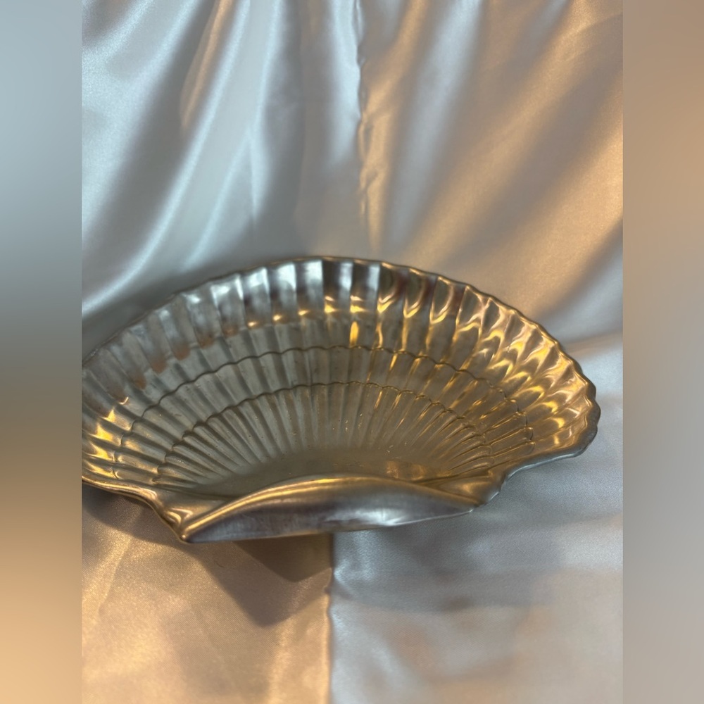 Gorham Pewter Shell Serving Tray - Shiny Silver Finish - Picture 5 of 10